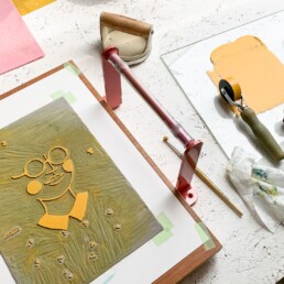 linoldruck werkzeuge und arbeitstisch