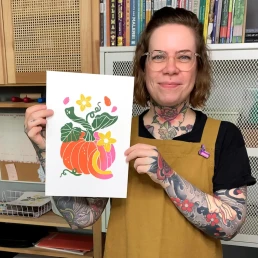 linocut artist anna hermsdorf with print